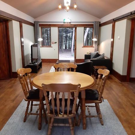 Wyldwood Lodge Cheadle  Exteriör bild