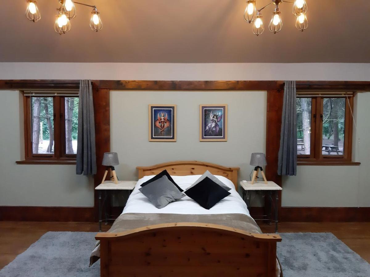 Wyldwood Lodge Cheadle  Exteriör bild