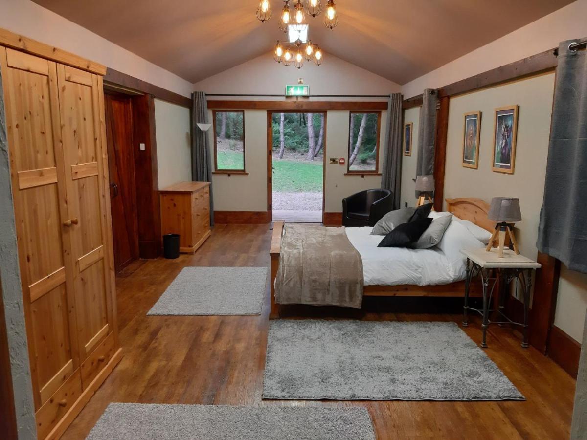 Wyldwood Lodge Cheadle  Exteriör bild